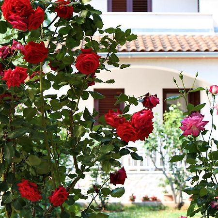 Holiday Home Magnolia Tar-Vabriga Exterior foto